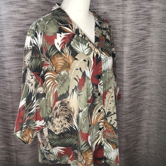 LADY CARIBOU X-LARGE LION BUTTON UP BLOUSE - Picture 7 of 9